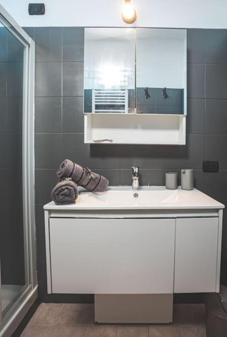 La Corte Apartment Monza - Milano + Free Wi-Fi Лисоне Екстериор снимка