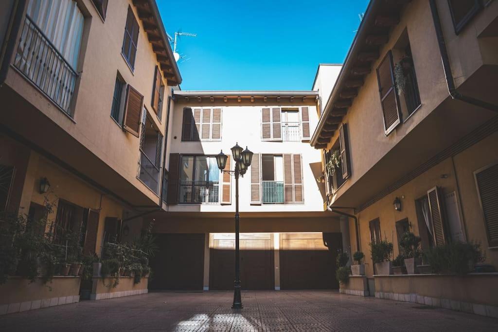 La Corte Apartment Monza - Milano + Free Wi-Fi Лисоне Екстериор снимка